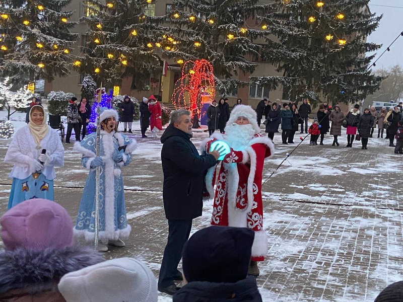 Погода в ивни белгородской обл. Центральная елка.